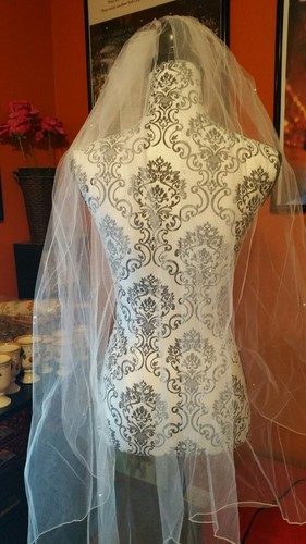 Ivory Pearl Elbow Length Bridal Veil 1 Layer 39" Long By David Bridal - Picture 2 of 5