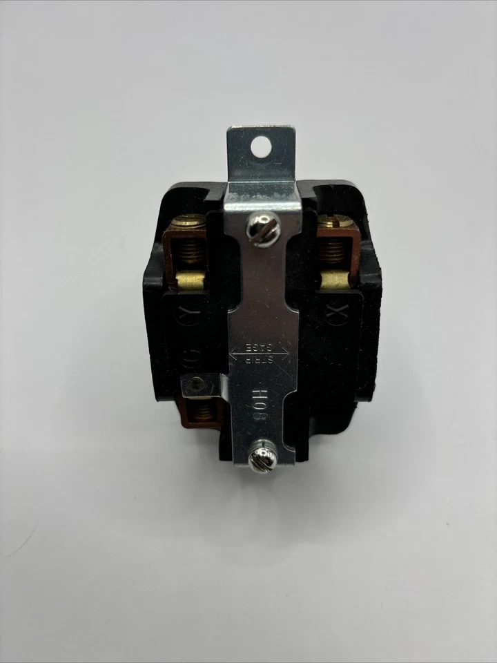 Receptáculos Cooper CS 8269 2P - 3W 250 VAC nuevos en caja Foto 2 de 3