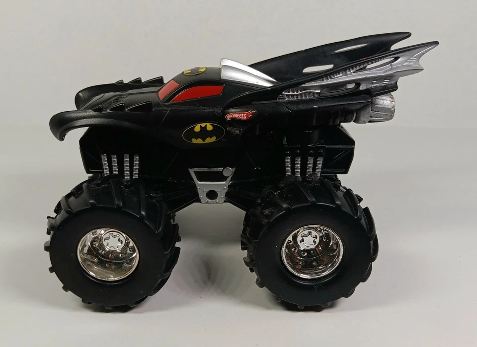 Hot Wheels (2025) Monster Jam 5.5" Batimóvil Fricción Camión Coche Batman DC Comics Foto 2 de 4