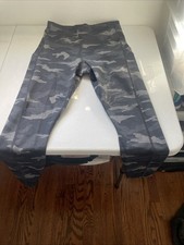 Athleta Lighting Camo 7/8 Tight Womens Size S Exercise Yoga Pants Camouflage 