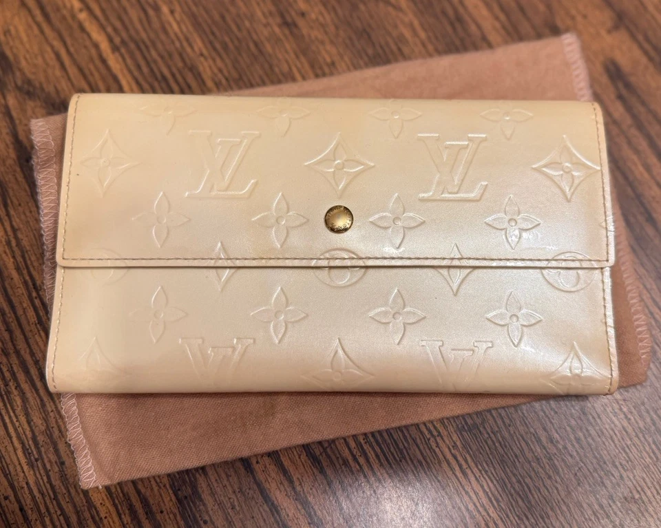 LOUIS VUITTON LV Vernis Cream Monogram Sarah Wallet Clutch Flap Envelope 2006 - Image 2 of 4