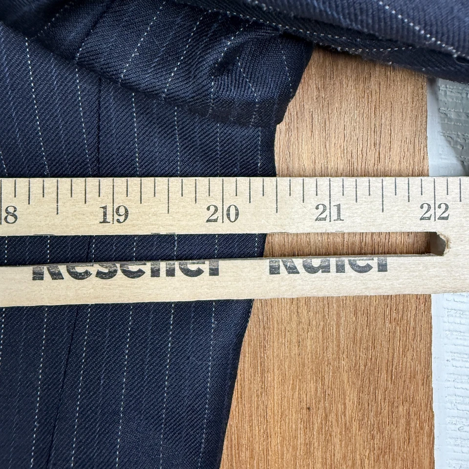 Костюм Tasso Elba мужской 38S темно-синий в тонкую полоску 2 пуговицы 100% шерсть брюки 34x28 манжеты - Изображение 3 из 4