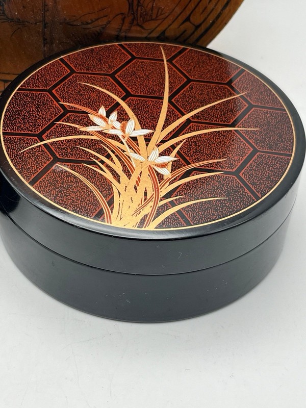 Coasters Floral Design Set of 6 w/ Case Black Lacquer Vintage Japan 4.75"
