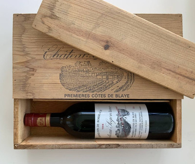Drei Weinflaschen  Château Segonzac Premiéres de Côtes Blaye 1988  in Holzbox