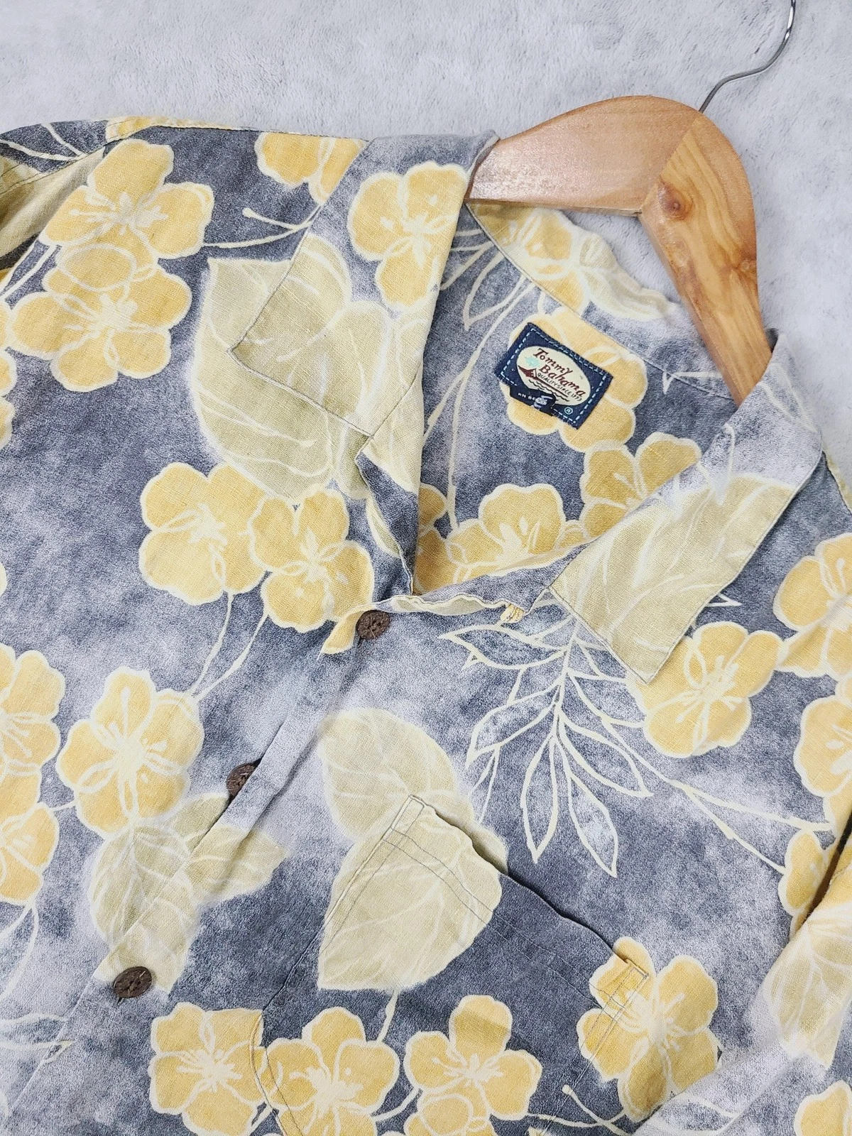 Tommy Bahama Shirt Mens XL Gray Yellow Floral Hawaiian 100% Linen Button Front