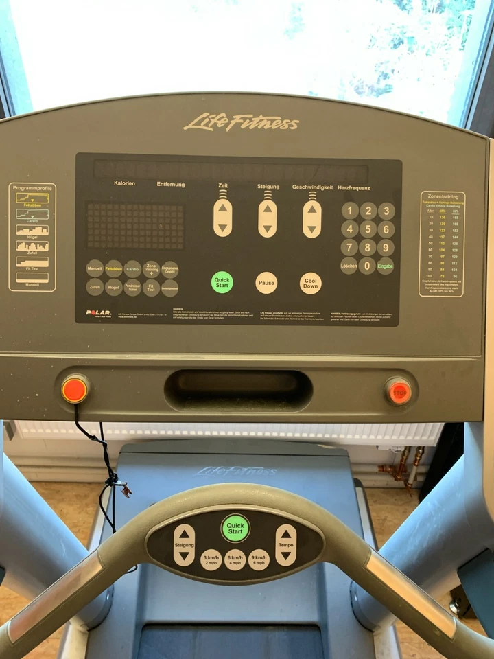 Cinta de Correr Life-Fitness 95TS 027108 Usada Profi-Fitnessgerät - Immagine 4 di 4