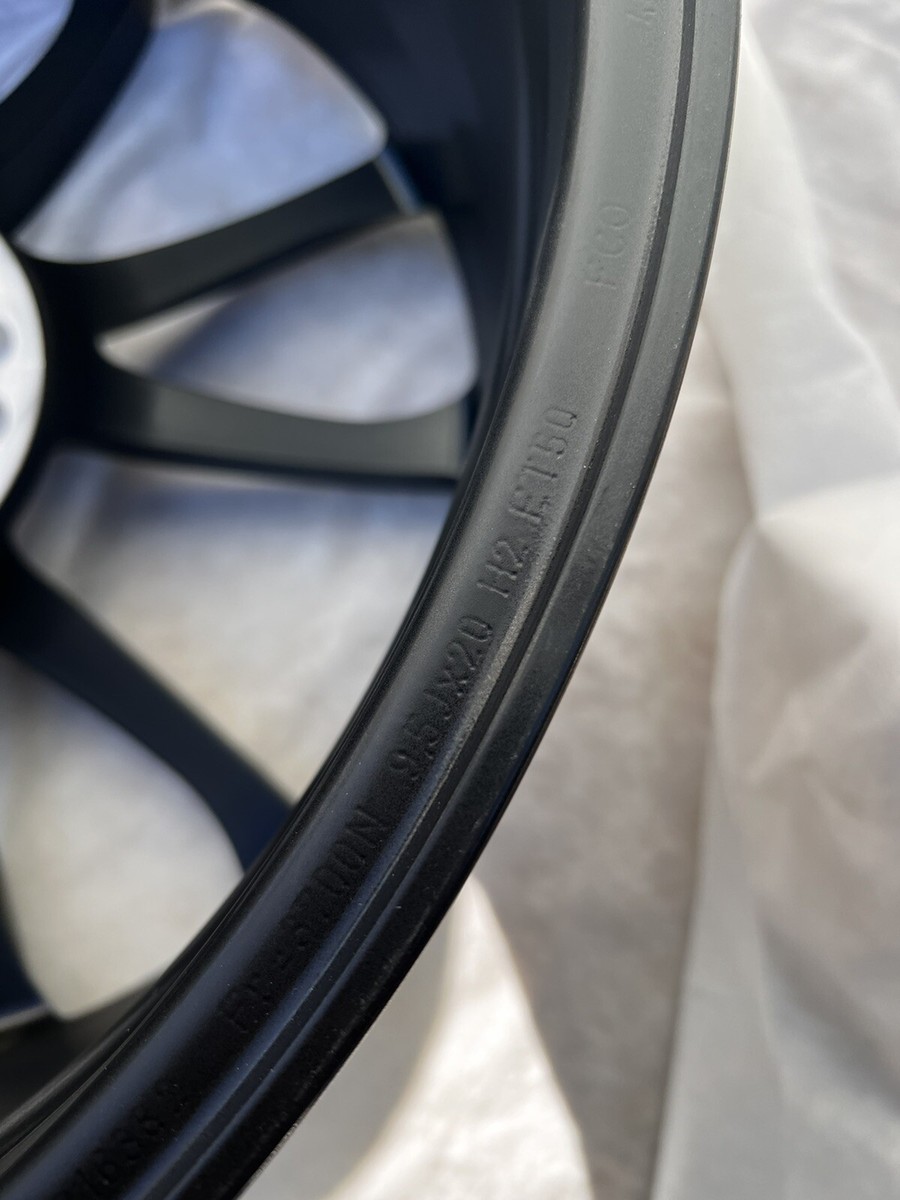 Porsche 911 991 Gt3 RS Original OEM Gt3rs Wheels in Satin Porsche 911 991 Gt3 RS Original OEM Gt3rs Wheels in Satin