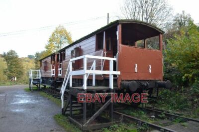 PHOTO  LMS BRAKEVANS 1940 AND 1945 DERBY BUILT BRAKEVANS AT HIGH PEAK JUNCTION.