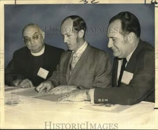 1971 Press Photo Southeastern Hospital Conference - Dr. H. Dale Wright and Men