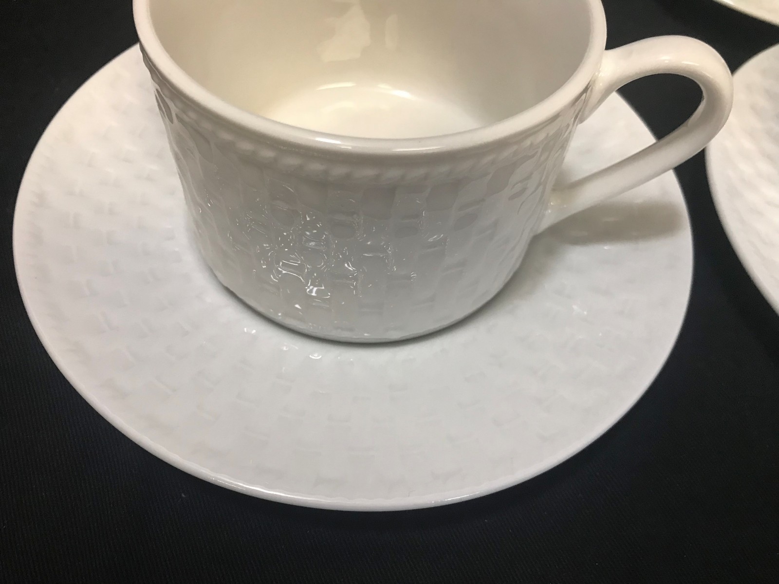 Oneida "BASKETWEAVE" White Dinnerware Set of 4 Cups & Saucers 2 1