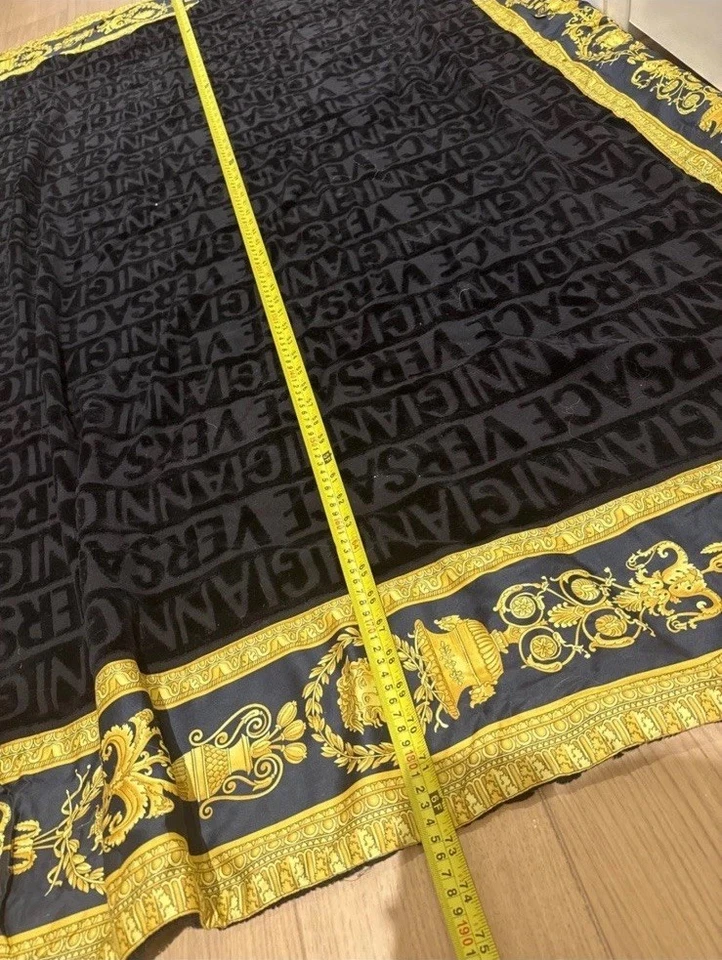 Manta Versace negra Foto 2 de 3