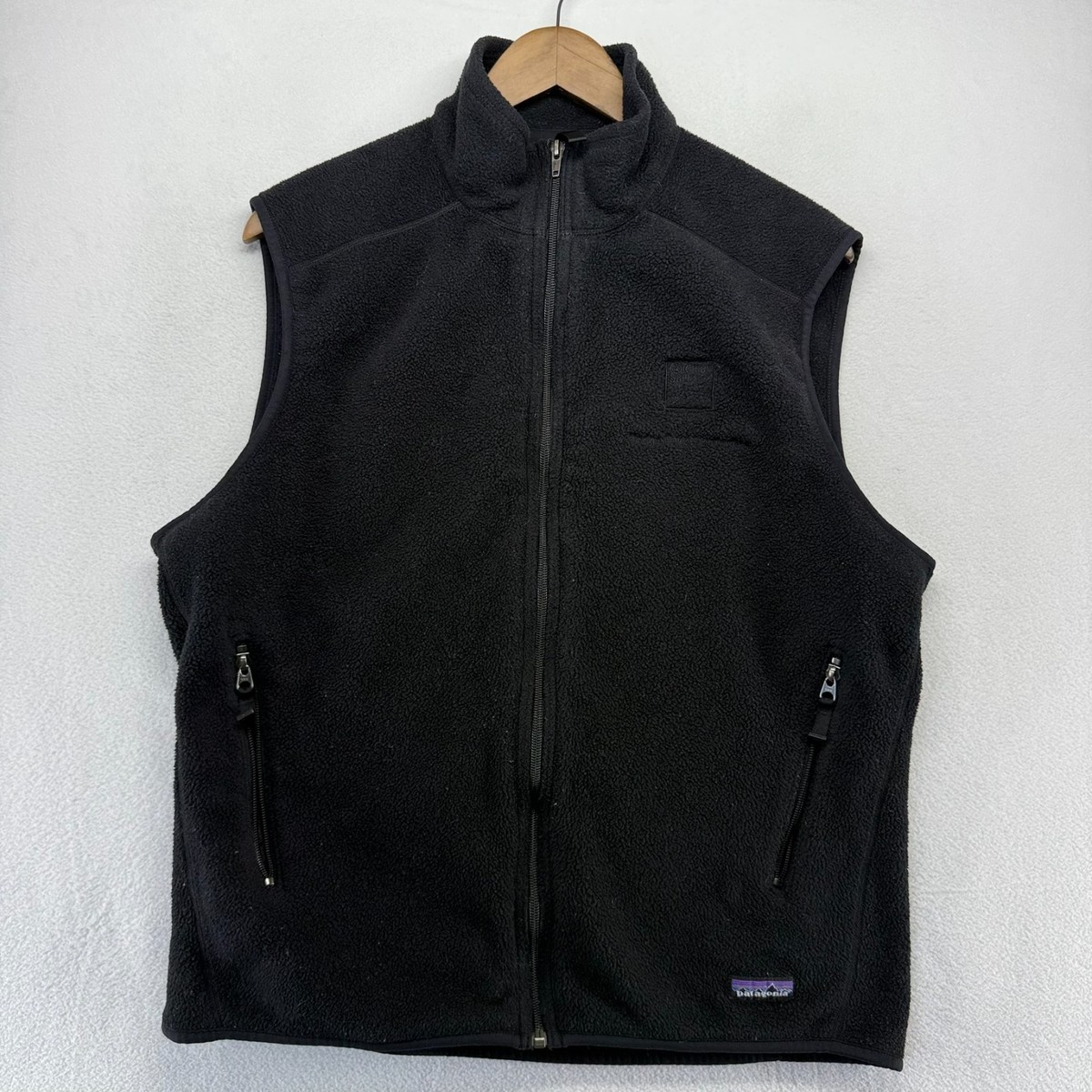 Patagonia Vest Men's Medium Black Fleece Sweater Goldman Sachs banking Logo