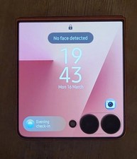 Samsung Galaxy Z Flip 7 512GB, Coralred, Unlocked and in immaculate condition 