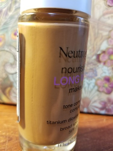Neutrogena Nourishing Long Wear 12HR Tone Correcting Complex MakeUp Chestnut 135 - Picture 12 of 12