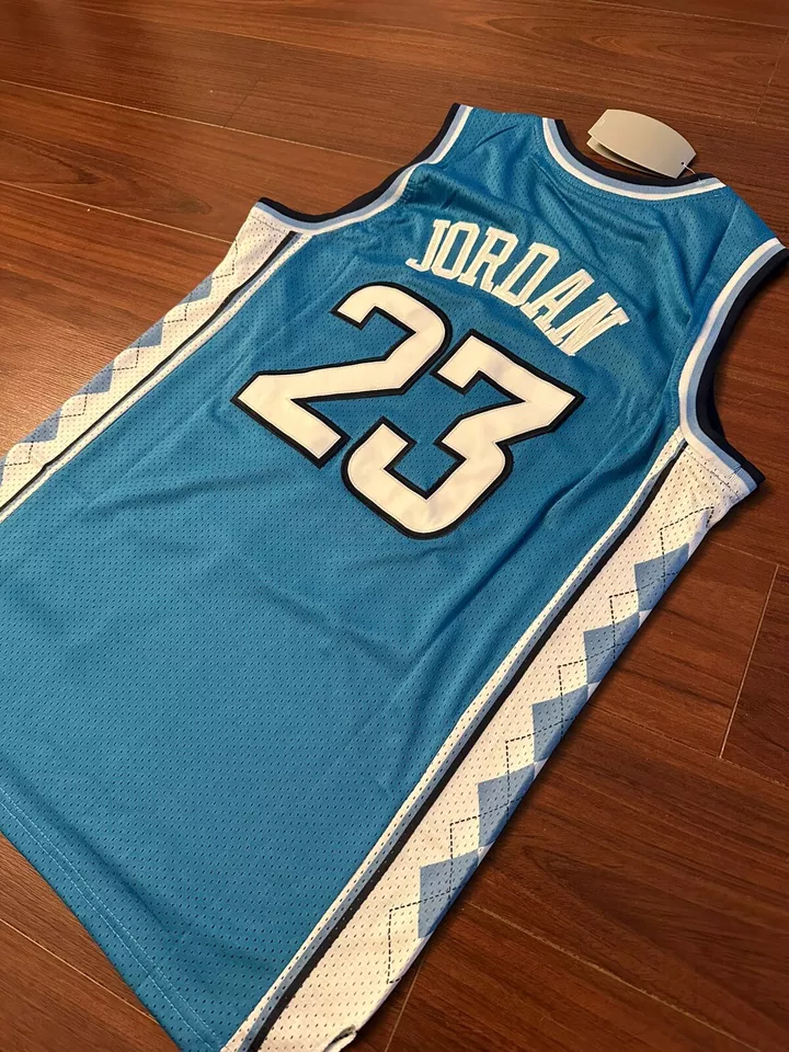 Nueva con etiquetas Camiseta de baloncesto Michael Jordan X-Large #23 North Carolina Tar Heels EE. UU. Foto 2 de 4