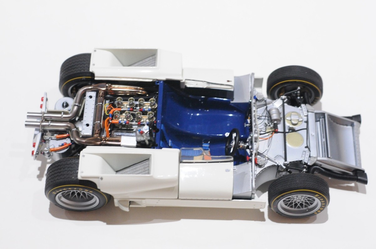 EXOTO 1965 CHAPARRAL 2E GIFT SET #65 PHIL HILL 1ST LAGUNA SECA