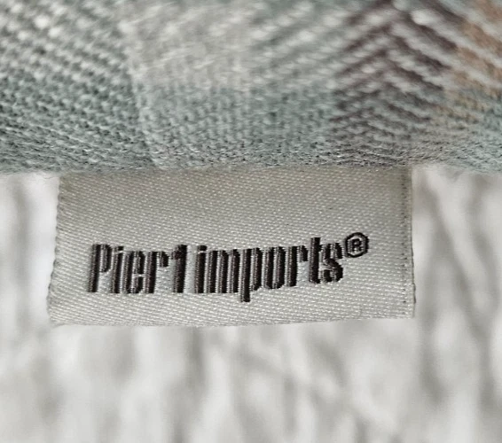 Pier 1 进口格子枕头,绿色多,16 英寸装饰口音靠垫 — 第 3/4 张图片