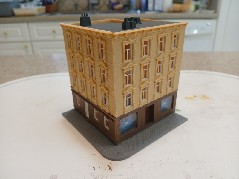 N Scale Pola Corner Street  Building Built
