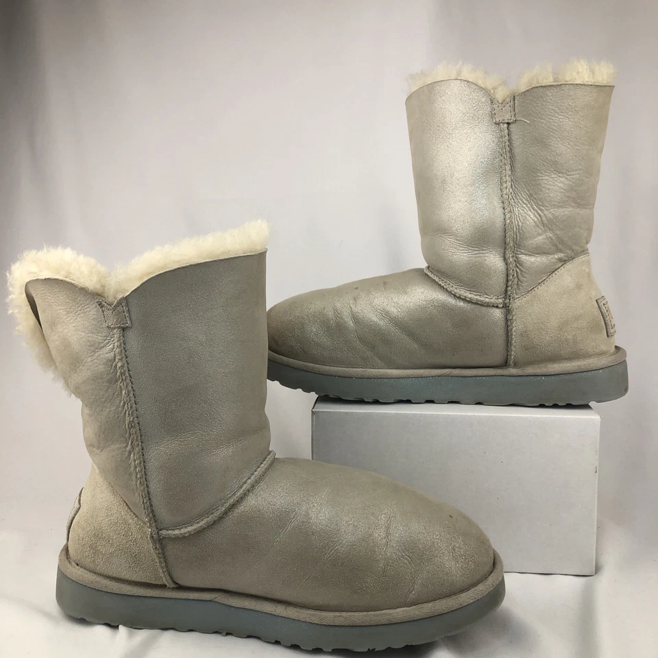 Botas de invierno UGG Bailey Button Crystal Bling para mujer de piel de oveja talla 10 Foto 2 de 4