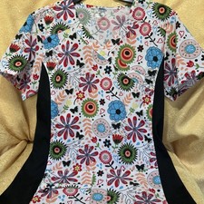 Scrubaid Women's Medium Scrub Top Colorful Flowers Ribbed Fitted Sides EUC