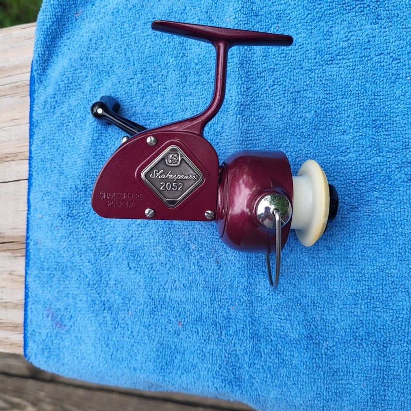 VINTAGE SHAKESPEARE 2052 DA ULTRALIGHT REEL (CIRCA 1970)