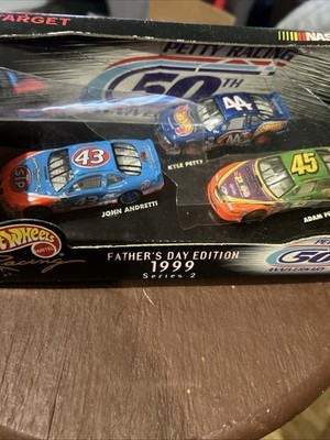 Mattel Hot Wheels 1999 NASCAR Petty Father's Day Edition Series 2