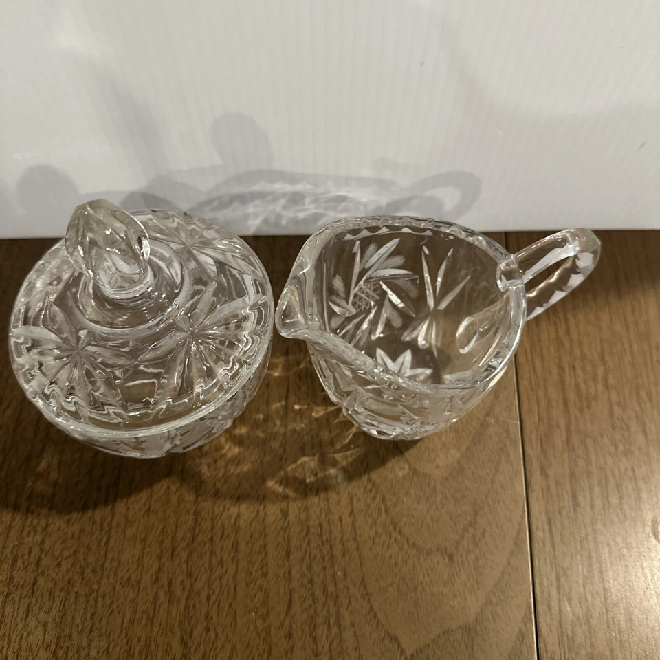 Juego de crema y azúcar con patrón de Starburst de cristal Foto 4 de 4