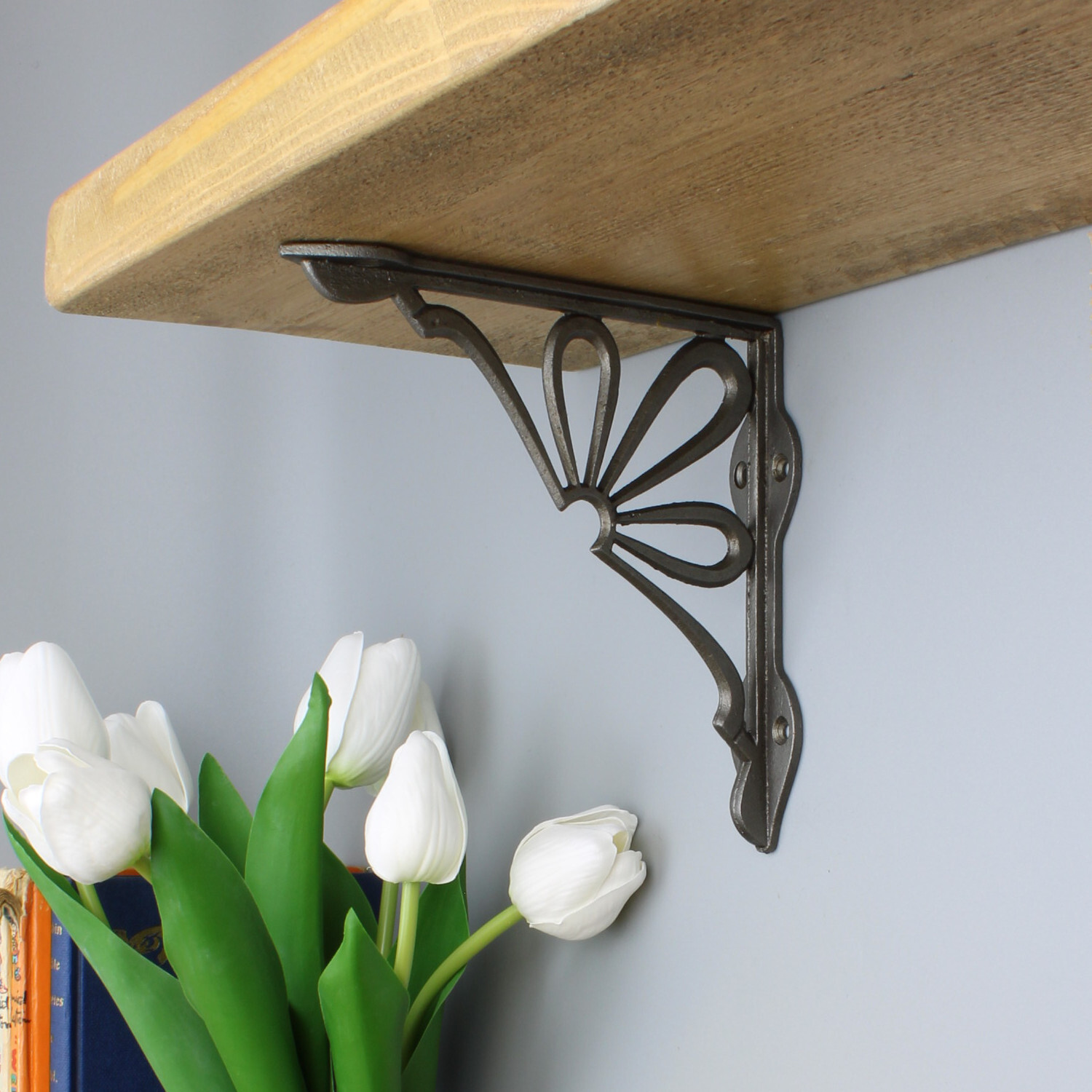 Oakcrafts - Pair of 150mm Antique Cast Iron Daisy Shelf Brackets