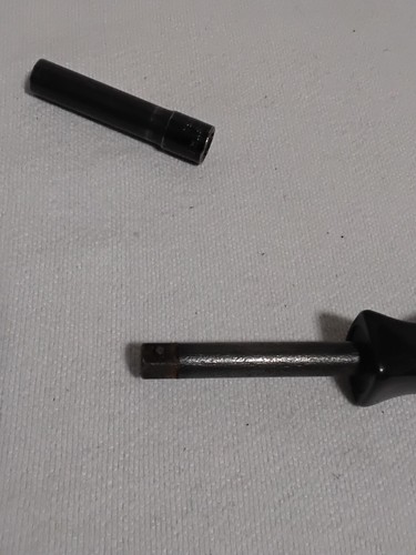 Snap-on GM4A 1/4" Drive 6" Standard Shank Pin Lock Driver & GSTM8 1/4" Socket - Picture 6 of 10