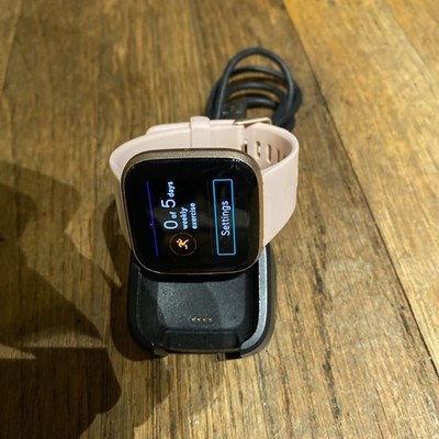 Fitbit Versa 2 - Health & Fitness Smart Watch Copper Rose / Pink Band FB507