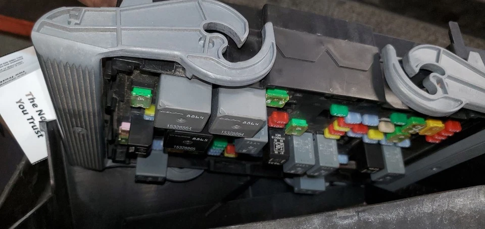 Fuse Box Engine Fits 07-09 SUBURBAN 1500 1152431 - Imagem 2 de 4