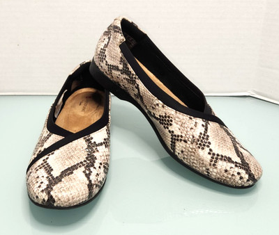 Clarks unstructured Darcey ease snake lats your favorite casual shoes New 5.5-6M