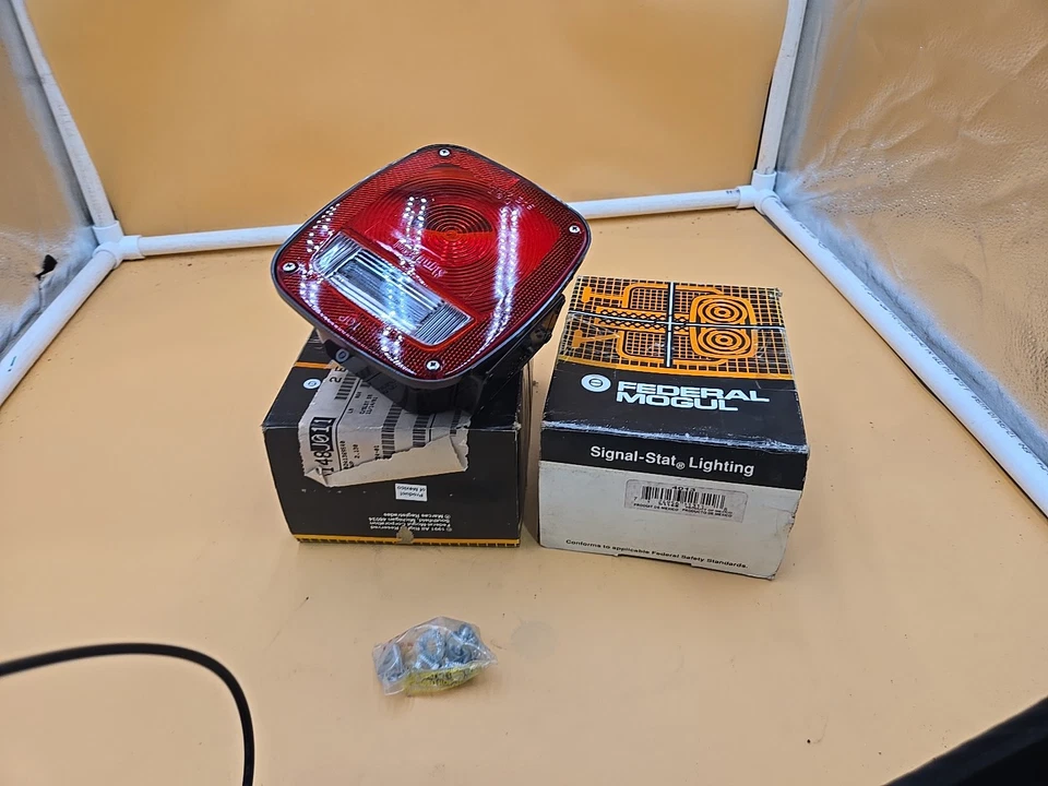 Federal Mogul 4013 Tail/Back Up Light Assembly, Signal-Stat 2 Pair - Image 3 of 4