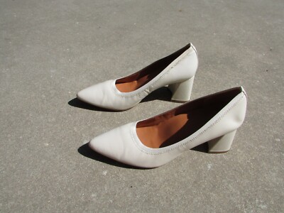 Gentle Souls Kenneth Cole Ivory Leather Pointed Toe Pumps 2.5'' Heel Size 8.5