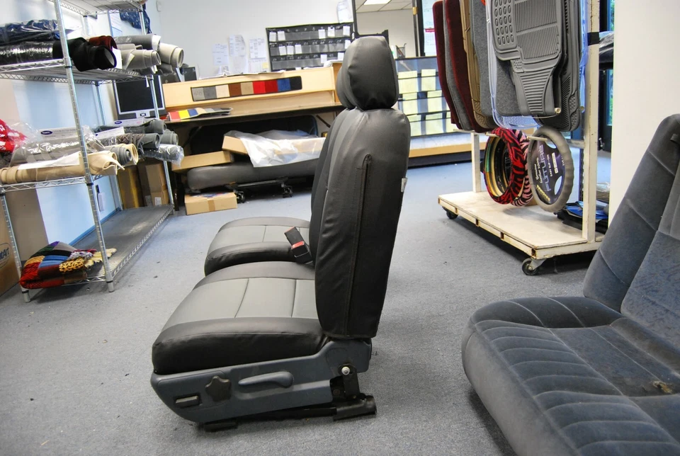 FUNDAS DE ASIENTO IGGEE S. CUERO AJUSTE PERSONALIZADO PARA CHEVY MONTE CARLO 2000-2005 Foto 3 de 4