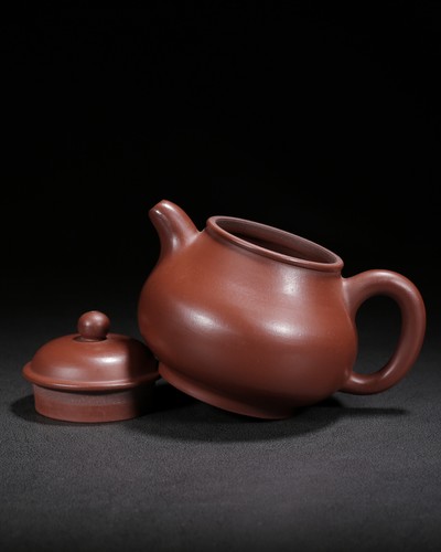 Exquisita tetera china de arcilla Yixing Zisha hecha a mano (潘壶 底款:周桂珍) - Imagen 5 de 9
