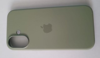 Orig. Apple Silikon Case MagSafe iPhone 17 – Hellmoosgrün mit Fehlern