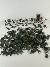 Vintage Lot of 150 Army Men Soldiers Green  Dark Green Hong Kong