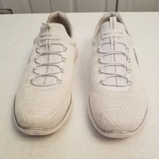 Skechers Womens Summits White Running Shoes Athletic Sneakers Size 8.5