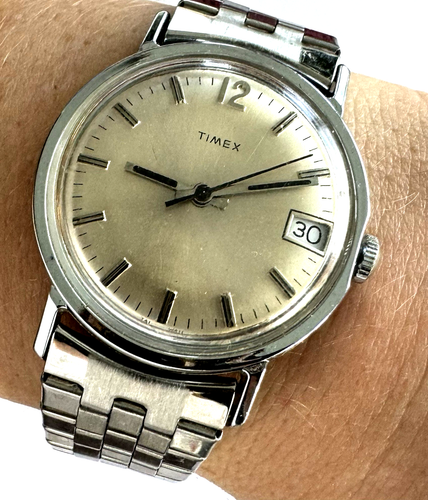 Vintage Men's Watch Timex Date Mechanical Wind Up Silver Tone MOP Dial Runs - Picture 4 of 12