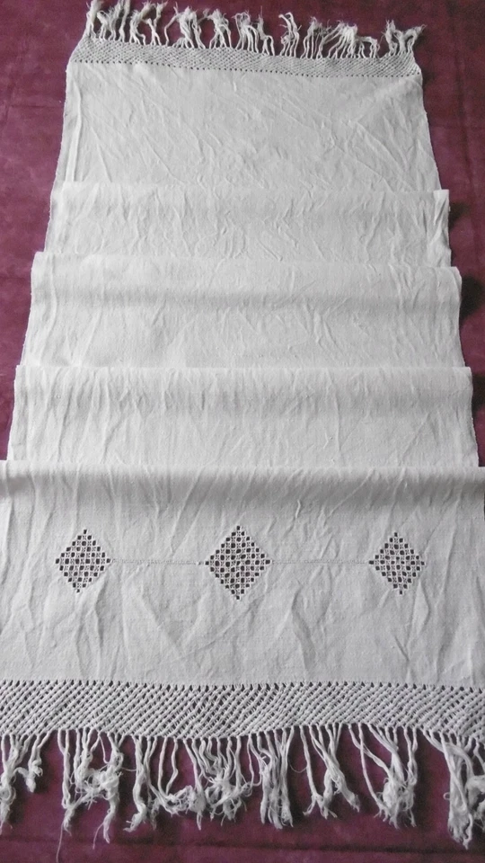 Immense serviette ou essuie mains BRODéE et AJOURéE à FRANGES - Photo 2/4