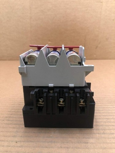 Allen-Bradley 194R-NJ030P3 Ser. Interruttore sezionatore fusibile B 30A 3 poli 600VAC - Foto 4 di 7