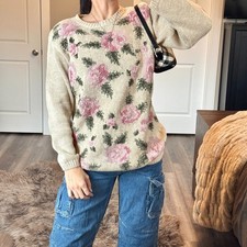 Vintage Hand Knit Floral Crewneck Sweater Grandma Chic Cottagecore Romantic Sz M