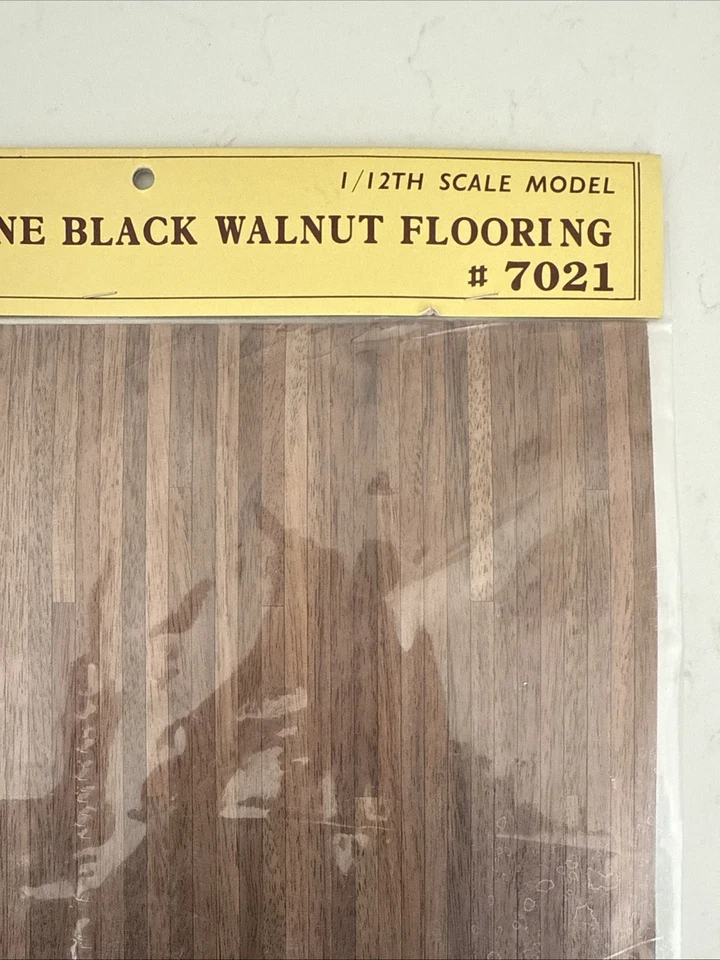 "Hoja adhesiva de nogal oscuro miniatura para casa de muñecas Houseworks, 11" X 17""" Foto 3 de 4