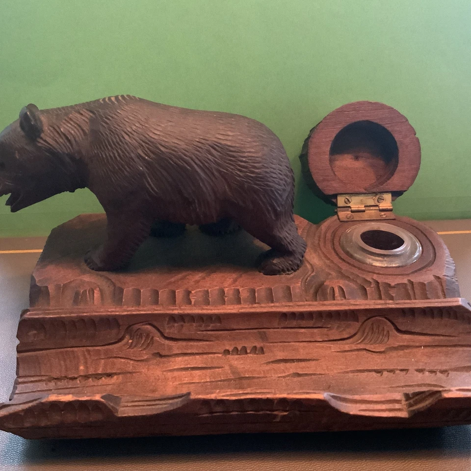Hermoso oso antiguo detallado tallado en la Selva Negra con tintero Foto 3 de 4