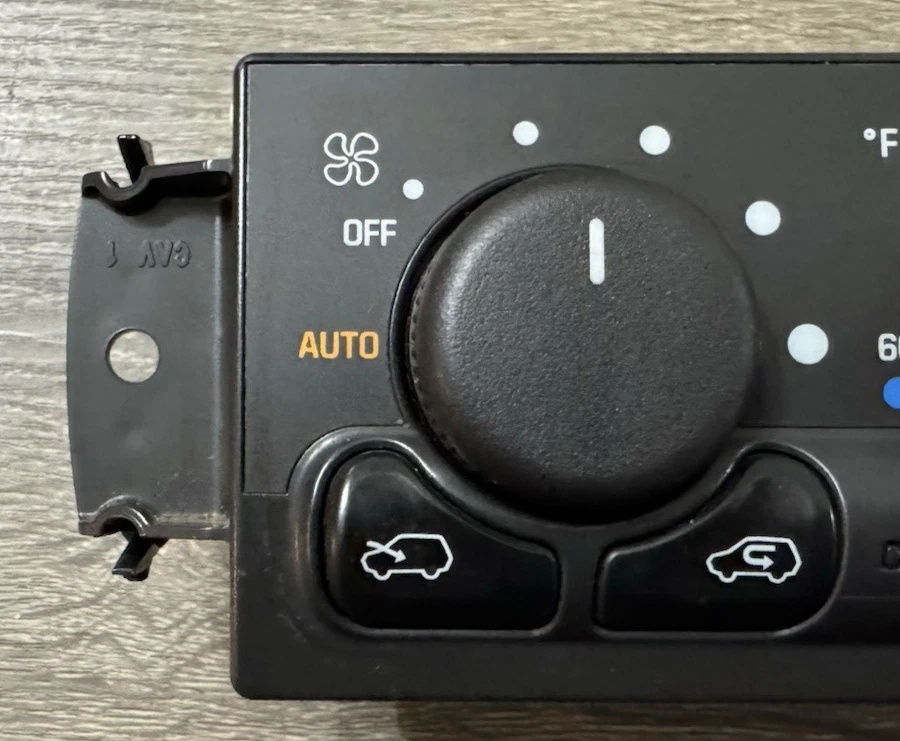 1999 - 2002 年凯迪拉克 ESCALADE BASE EXT 签名气候控制装置 15072169 — 第 2/4 张图片