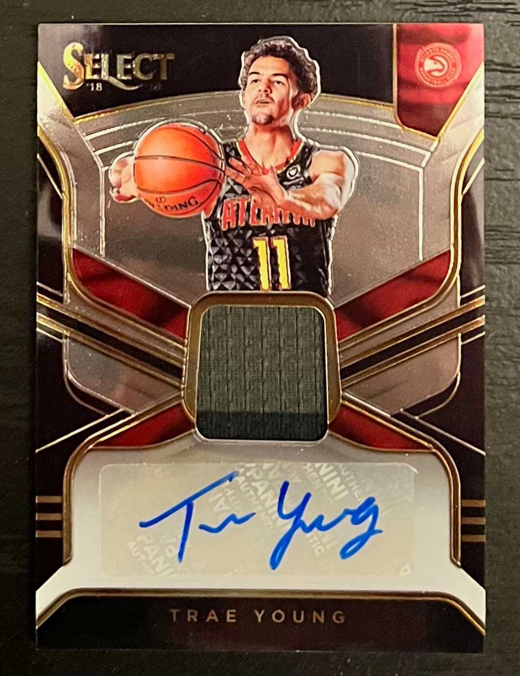 Panini Select Trae Young Rookie Jersey Autographs Auto Patch #RJA-TYG /199