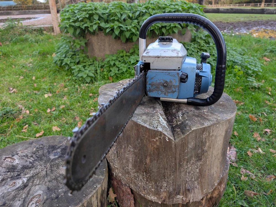 Danarm 55 mk2 auto LH Vintage British Chainsaw in good working order. - Image 2 of 4