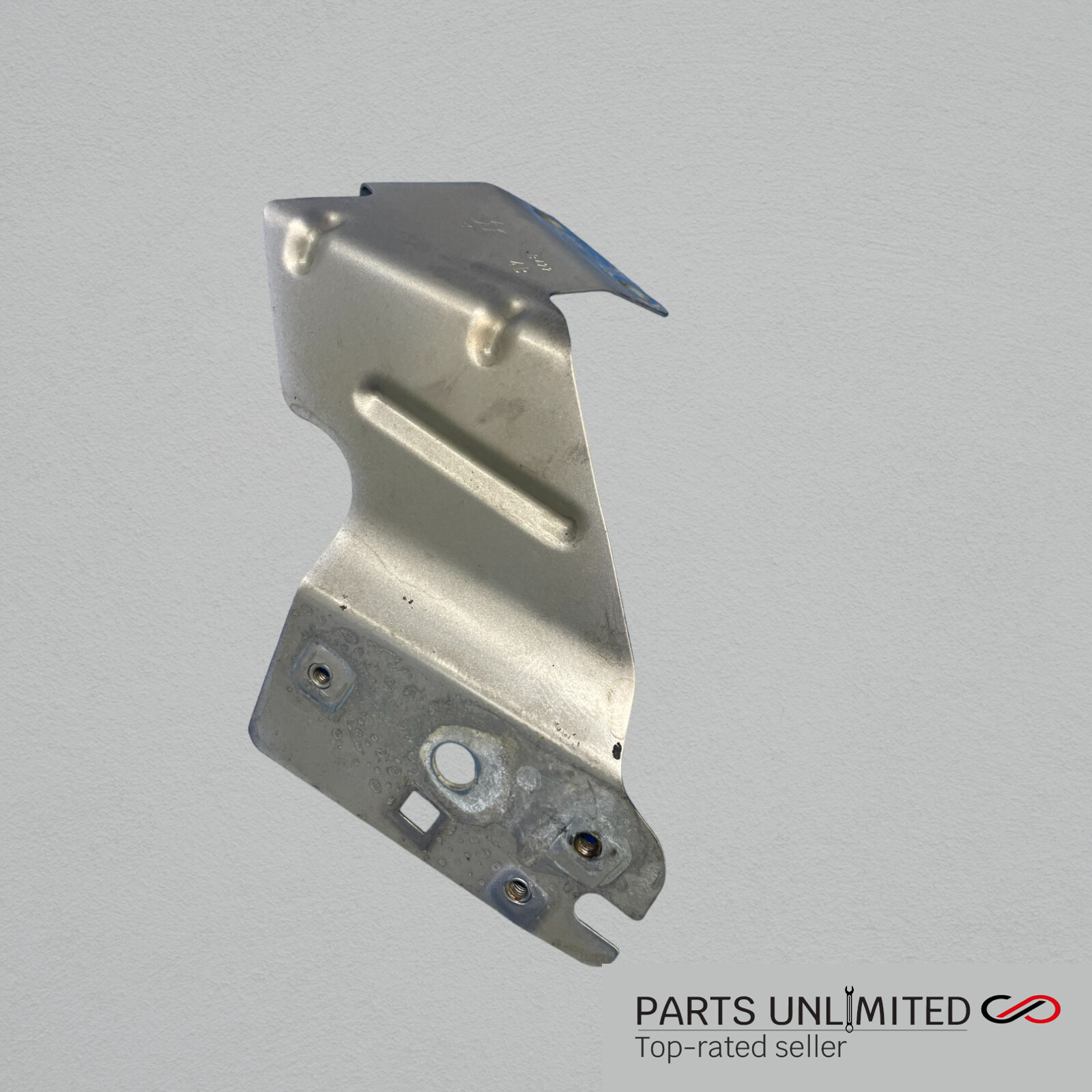 14-20 Maserati Ghibli OEM Right Pass. side fender upper support mount bracket