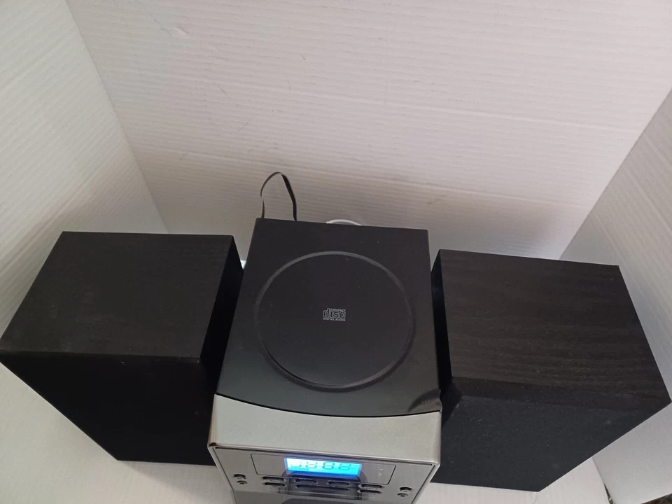 Radio/reproductor de CD RCA estéreo/RCA RS2127iH sin controlador EN buen estado. Foto 4 de 4